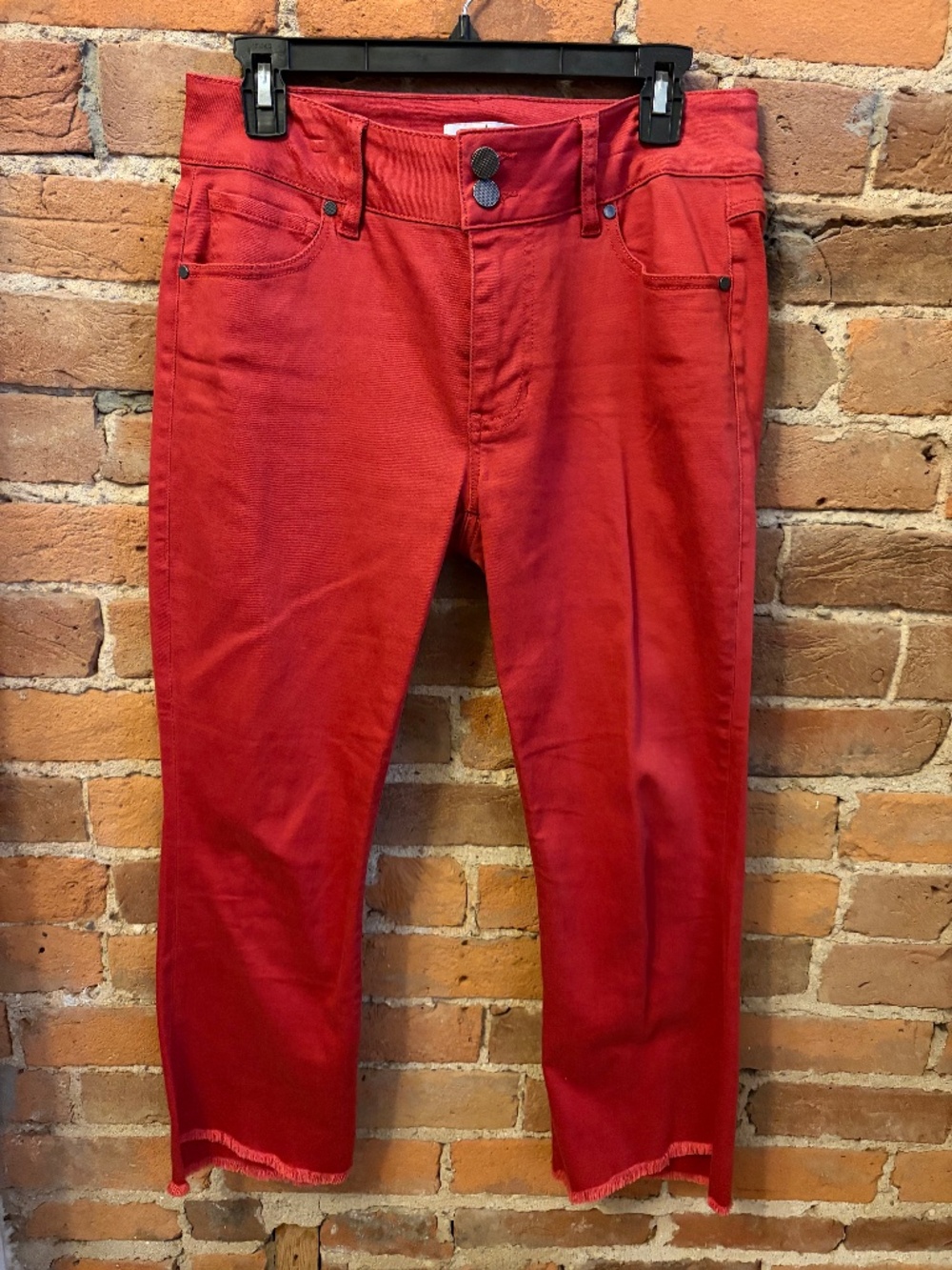 CABI Women’s Red Hi-Low Crop Skinny Jeans in size 6